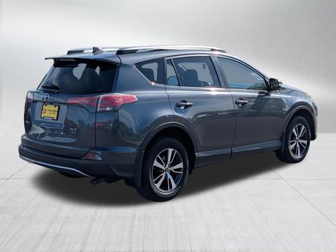 Used 2017 Toyota RAV4 XLE AWD/4WD image 7
