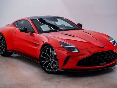 Used 2025 Aston Martin V8 Vantage Coupe image 3