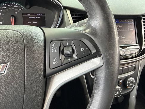 Used 2020 Chevrolet Trax LT w/ Driver Confidence Package AWD/4WD image 36