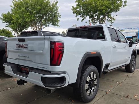 New 2026 GMC Sierra 2500 Denali w/ Denali Reserve Package AWD/4WD image 4