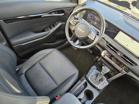 Certified 2025 Kia Seltos EX image 16