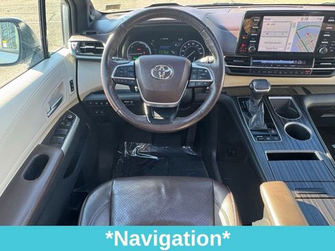 Used 2021 Toyota Sienna Platinum image 26