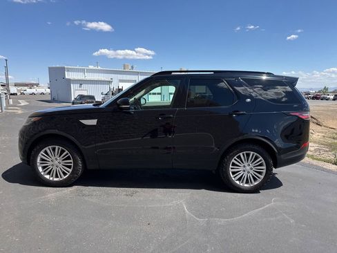 Used 2017 Land Rover Discovery HSE AWD/4WD image 6