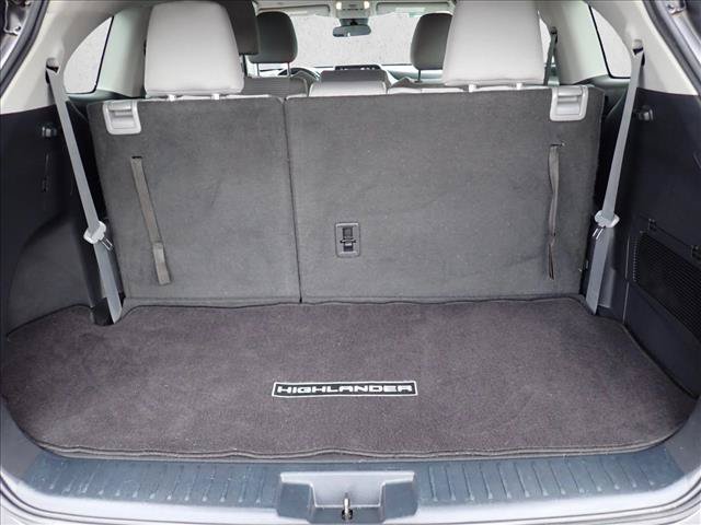 Used 2022 Toyota Highlander LE AWD/4WD image 8