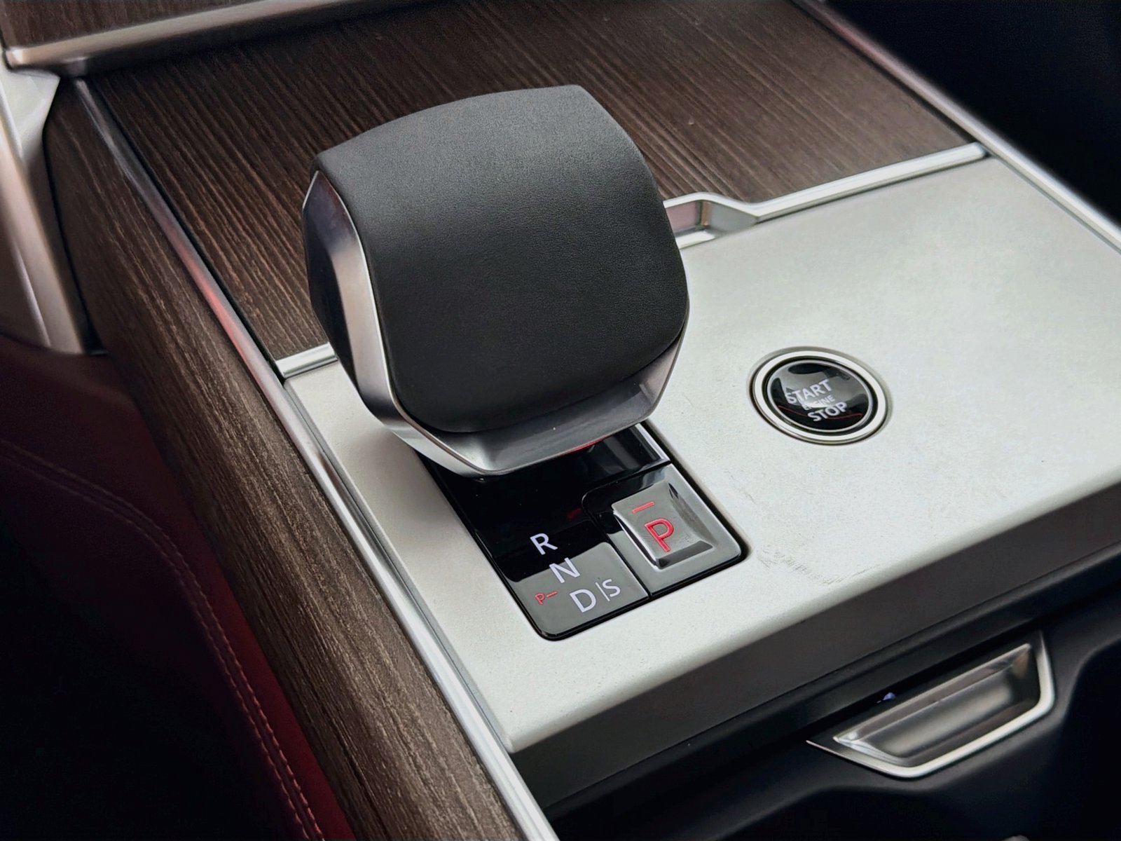 New 2026 Land Rover Range Rover Autobiography AWD/4WD image 16