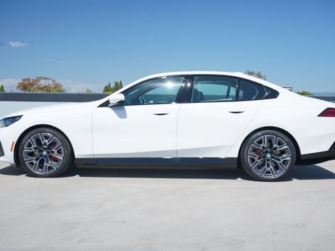 New 2026 BMW i5 eDrive40 w/ M Sport Package RWD image 4