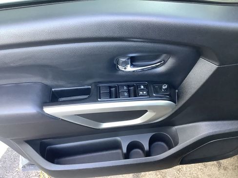 Used 2024 Nissan Titan SV image 25