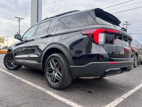 Used 2025 Ford Explorer ST-Line w/ Premium Package image 13
