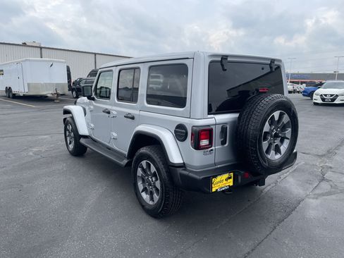 Used 2023 Jeep Wrangler Unlimited Sahara w/ Cold Weather Group AWD/4WD image 6