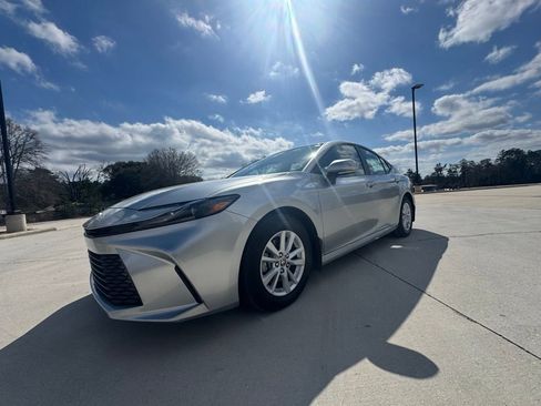 Used 2025 Toyota Camry LE w/ Convenience Package image 10