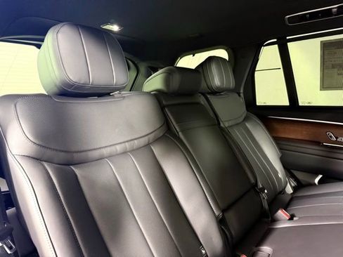 New 2025 Land Rover Range Rover Long Wheelbase SE image 32