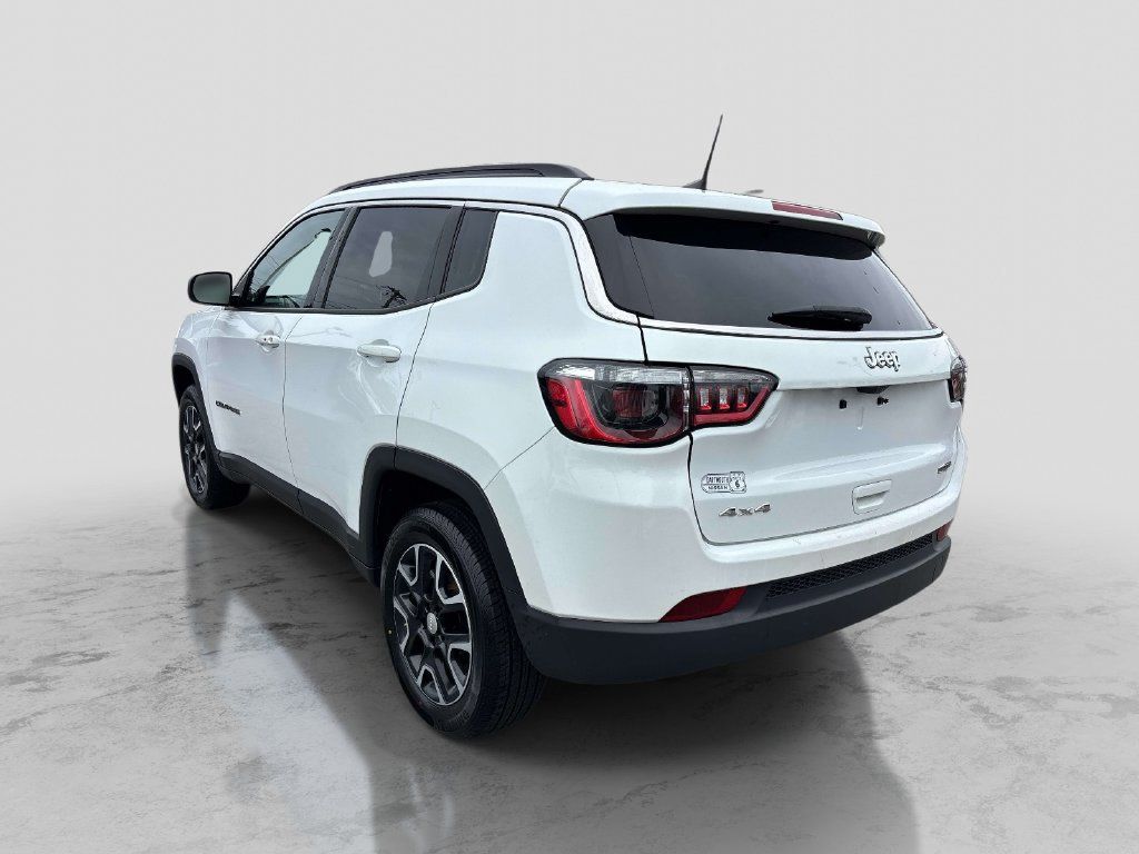 Used 2022 Jeep Compass Latitude w/ Convenience Group AWD/4WD image 3