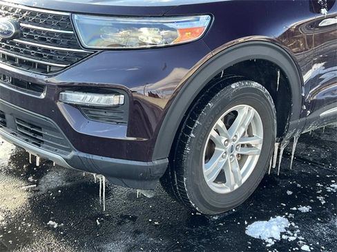 Certified 2022 Ford Explorer XLT w/ Equipment Group 202A image 5