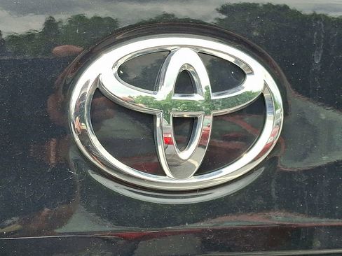 Used 2022 Toyota Corolla Cross LE AWD/4WD image 9
