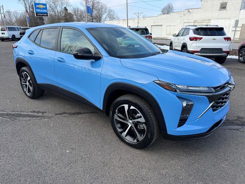 Certified 2024 Chevrolet Trax RS w/ Driver Confidence Package image 3