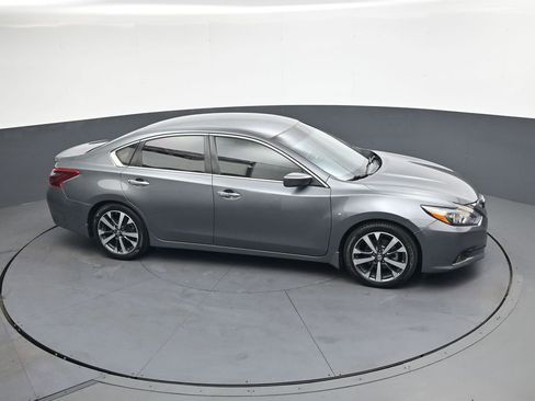 Used 2017 Nissan Altima 2.5 SR FWD image 28