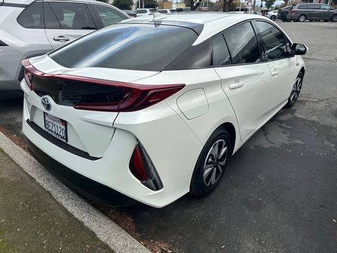 Certified 2018 Toyota Prius Prime Premium image 4