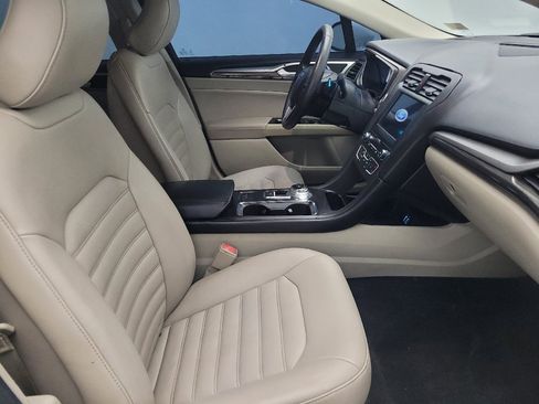 Used 2019 Ford Fusion SEL FWD image 21
