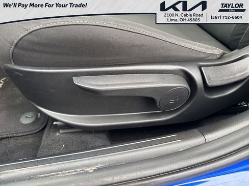 Used 2023 Hyundai Elantra SEL w/ Preferred Accessory Package image 29