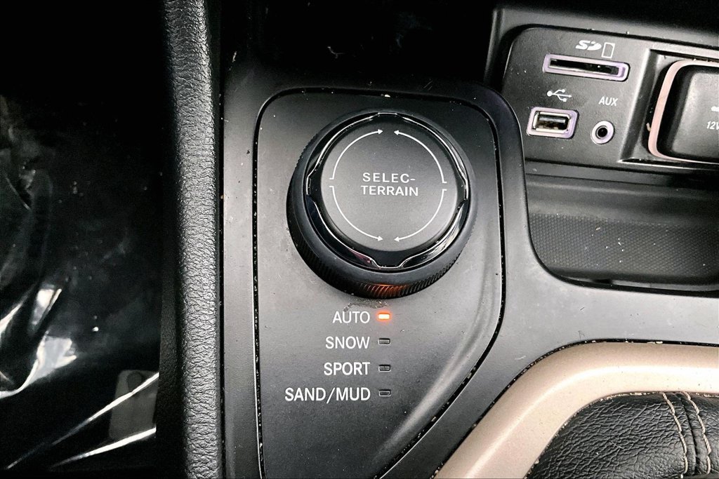 Used 2015 Jeep Cherokee Limited w/ Luxury Group AWD/4WD image 15