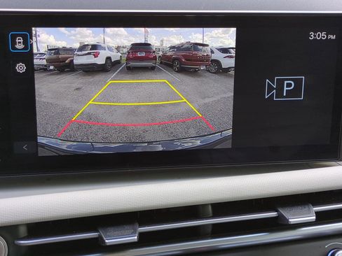 Certified 2025 Hyundai Tucson SE image 19