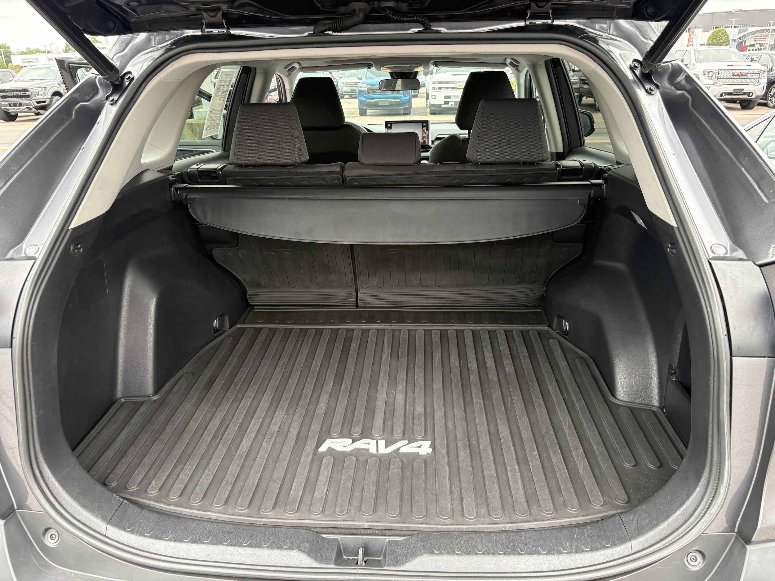 Used 2021 Toyota RAV4 XLE w/ Convenience Package AWD/4WD image 8