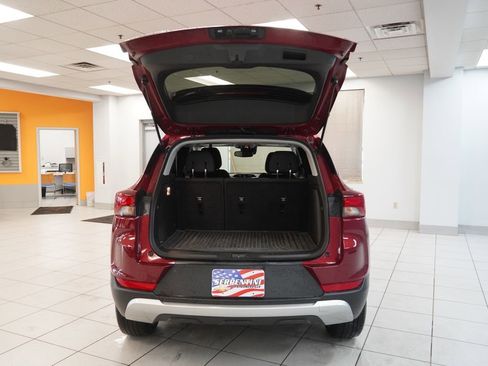 Used 2023 Chevrolet TrailBlazer LT w/ Convenience Package FWD image 9