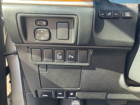 Used 2013 Lexus ES 300h w/ Luxury Pkg FWD image 30