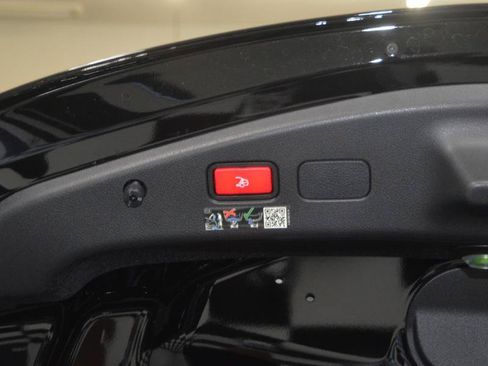 Used 2024 Mercedes-Benz CLE 450 4MATIC Cabriolet w/ Driver Assistance Package image 36