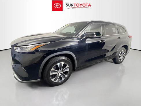 Used 2020 Toyota Highlander XLE FWD image 9