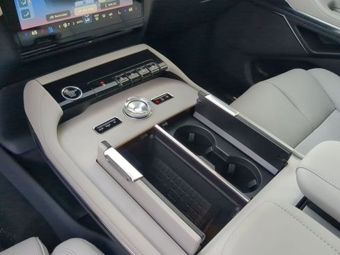 New 2026 Lincoln Navigator L Premier image 20