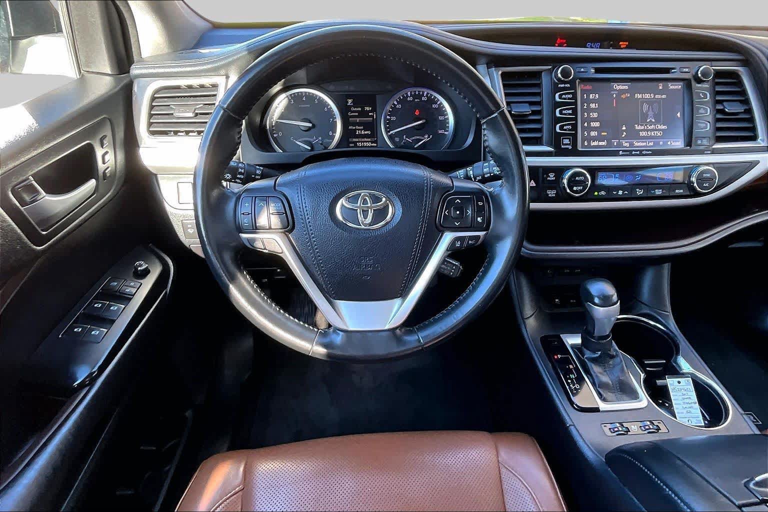 Used 2017 Toyota Highlander Limited FWD image 6