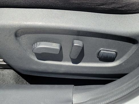 Used 2015 Nissan Rogue SV FWD image 20