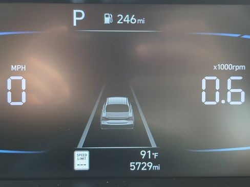 Certified 2025 Hyundai Elantra Sport FWD image 26