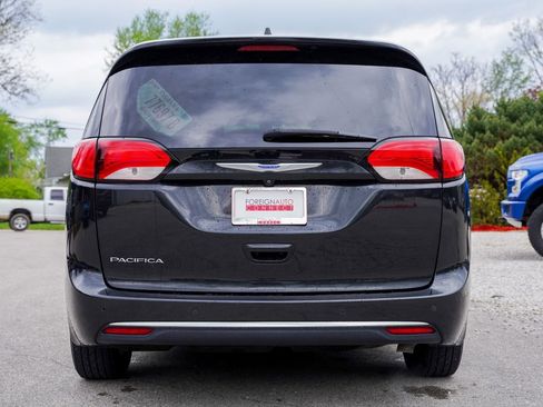 Used 2018 Chrysler Pacifica Touring-L Plus FWD image 7