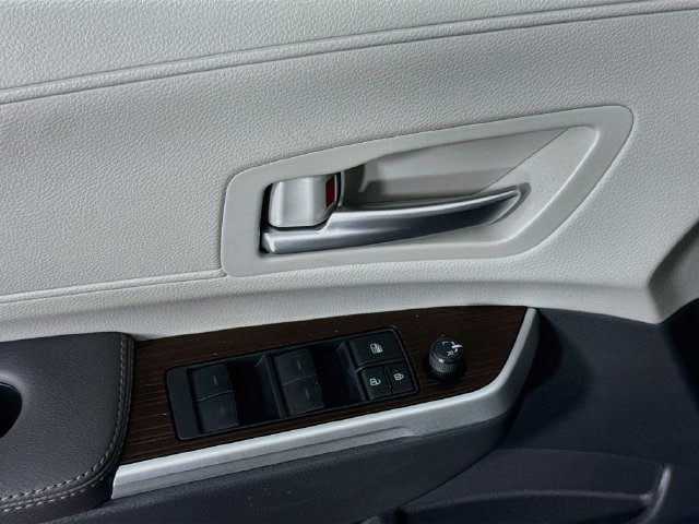 Certified 2024 Toyota Sienna XLE FWD image 19