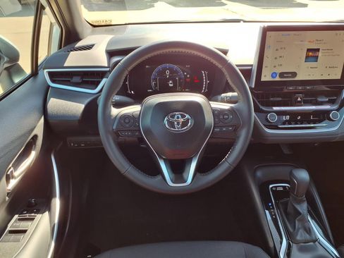 Certified 2025 Toyota Corolla SE w/ SE Premium Package image 17