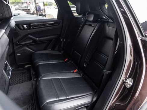 Certified 2022 Porsche Cayenne AWD/4WD image 32