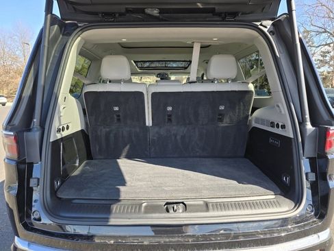 Used 2023 Jeep Wagoneer Series III w/ Premium Group I image 16