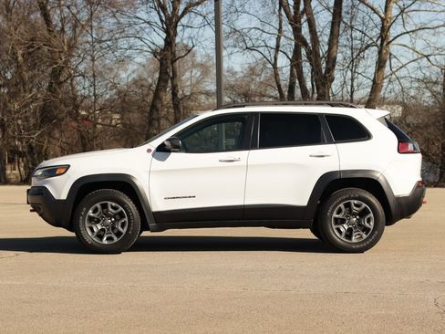 Used 2019 Jeep Cherokee Trailhawk w/ Cold Weather Group image 4
