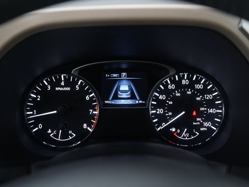 Used 2017 Nissan Pathfinder Platinum image 28