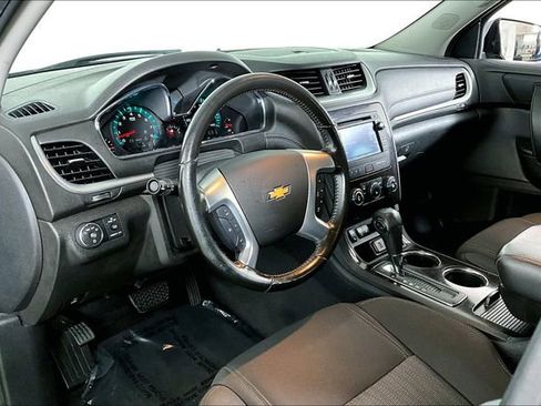 Used 2017 Chevrolet Traverse LT image 12