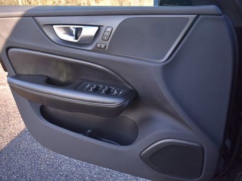 Used 2022 Volvo S60 B5 Momentum w/ Premium Package image 33