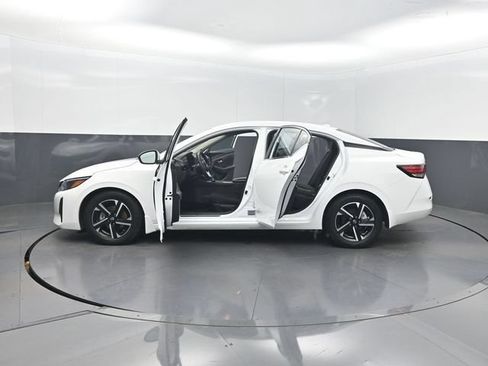 Used 2024 Nissan Sentra SV FWD image 33