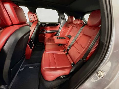 Used 2023 Porsche Cayenne AWD/4WD image 24