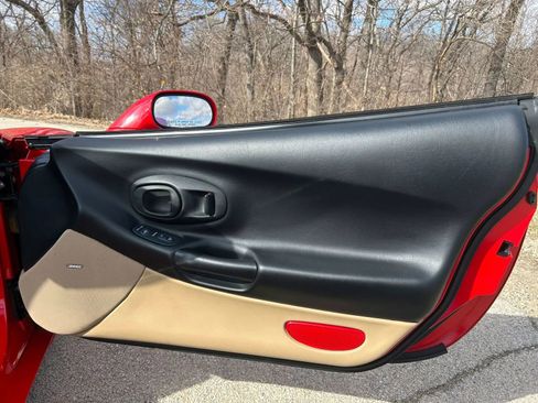 Used 2000 Chevrolet Corvette Convertible 2D w/ Memory Pkg image 19