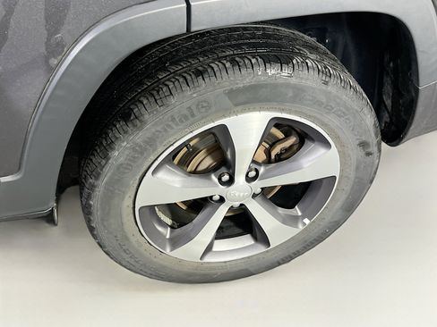 Used 2022 Jeep Cherokee Limited image 30