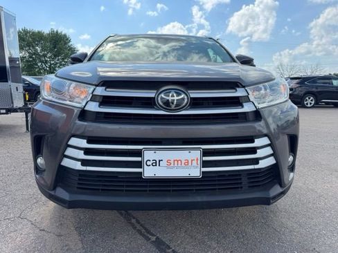 Used 2017 Toyota Highlander XLE AWD/4WD image 2