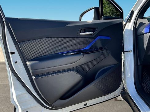 Used 2022 Toyota C-HR XLE FWD image 19