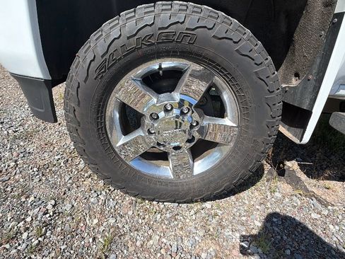 Used 2019 GMC Sierra 2500 Denali w/ Duramax Plus Package AWD/4WD image 11